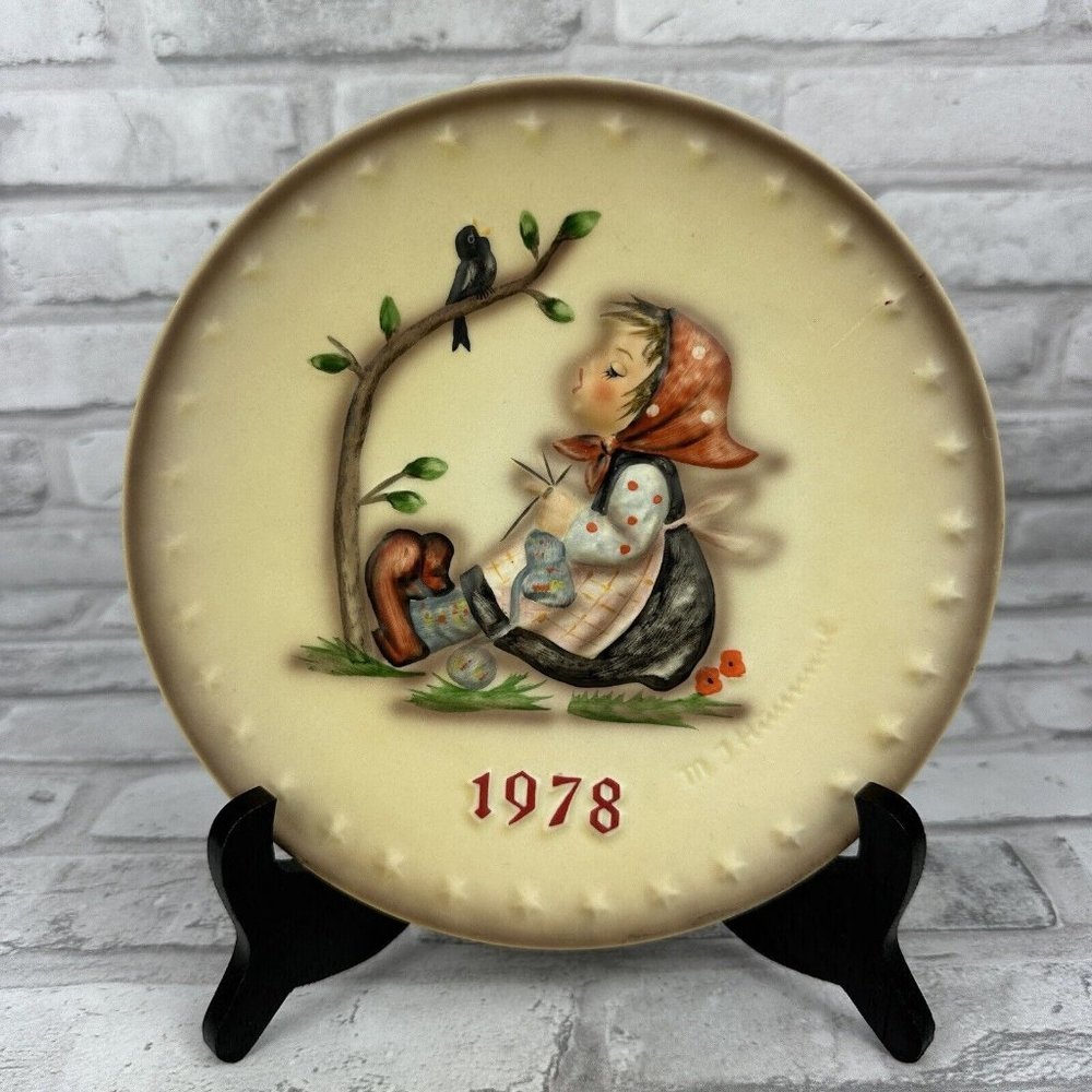 Hummel 1978 Annual Plate Girl With Bird No 271 Goebel Germany 7.5 Inches